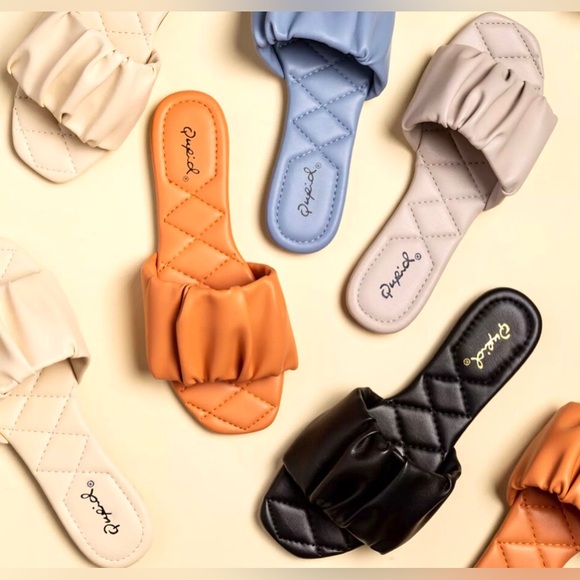 Vici open toe ruched slip on flat sandals. Quilted footbed, NEW in box Sz 8.5/9 - Picture 1 of 15